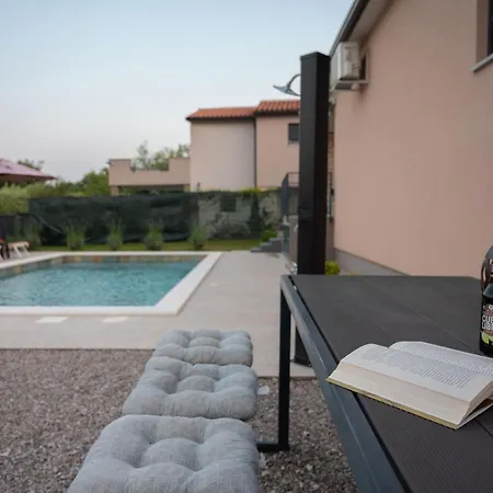 Ferienhaus Poolside House