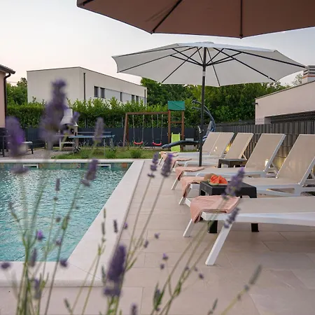 Semesterbostad Poolside House *