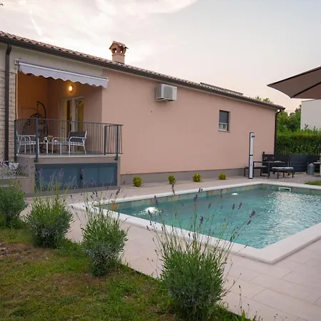 Ferienhaus Poolside House