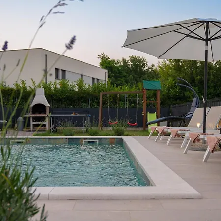 Ferienhaus Poolside House