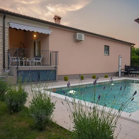 Semesterbostad Poolside House