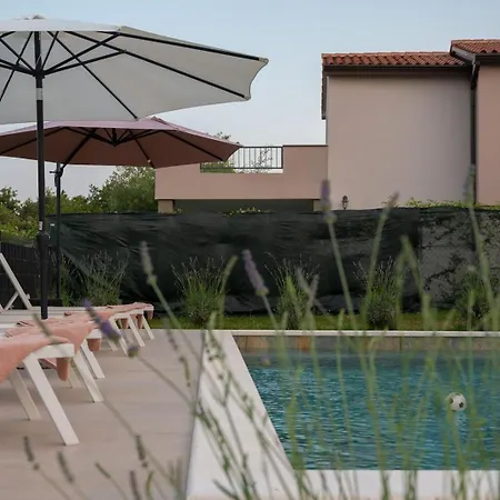 Ferienhaus Poolside House *