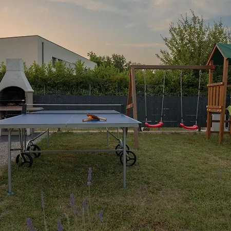 Poolside House Semesterbostad