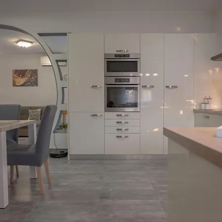 Semesterbostad Poolside House