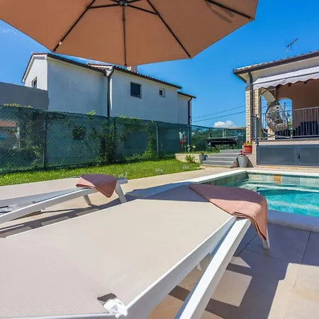 Holiday home Poolside House *