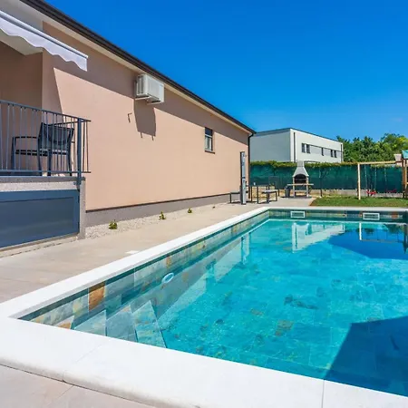 Poolside House Holiday home *