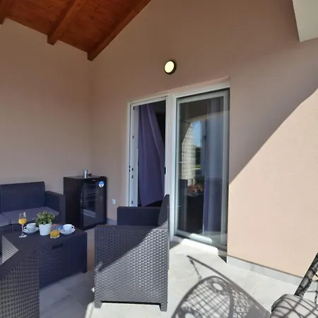 Holiday home Poolside House