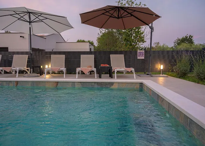 Poolside House Prázdninový dům *