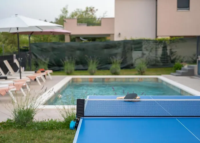 Prázdninový dům Poolside House *