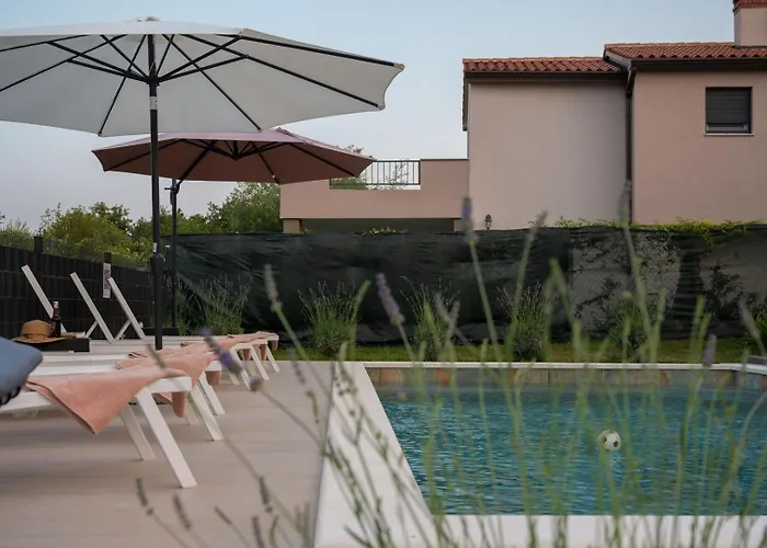 Prázdninový dům Poolside House *