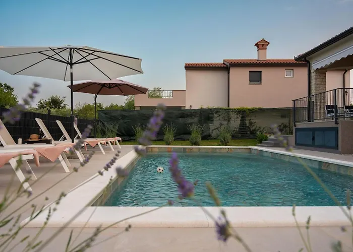 Poolside House Vikendica