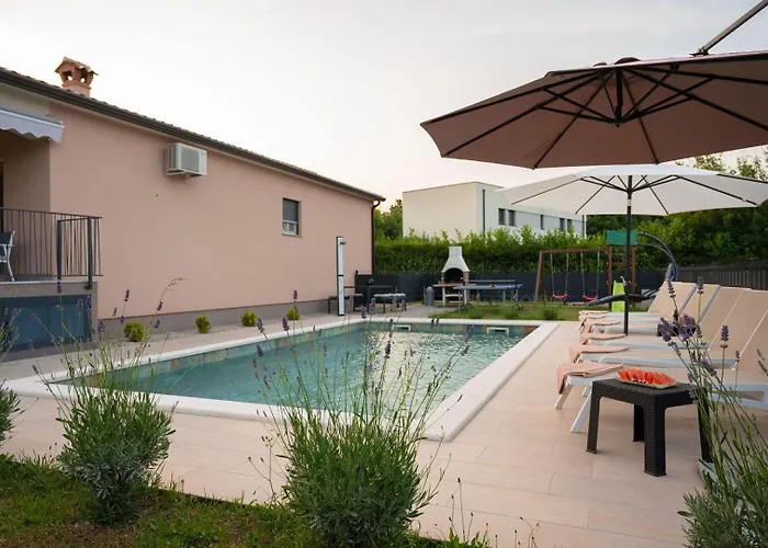 Prázdninový dům Poolside House