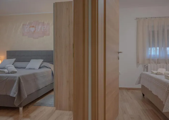 Prázdninový dům Poolside House *