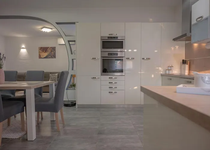 Prázdninový dům Poolside House